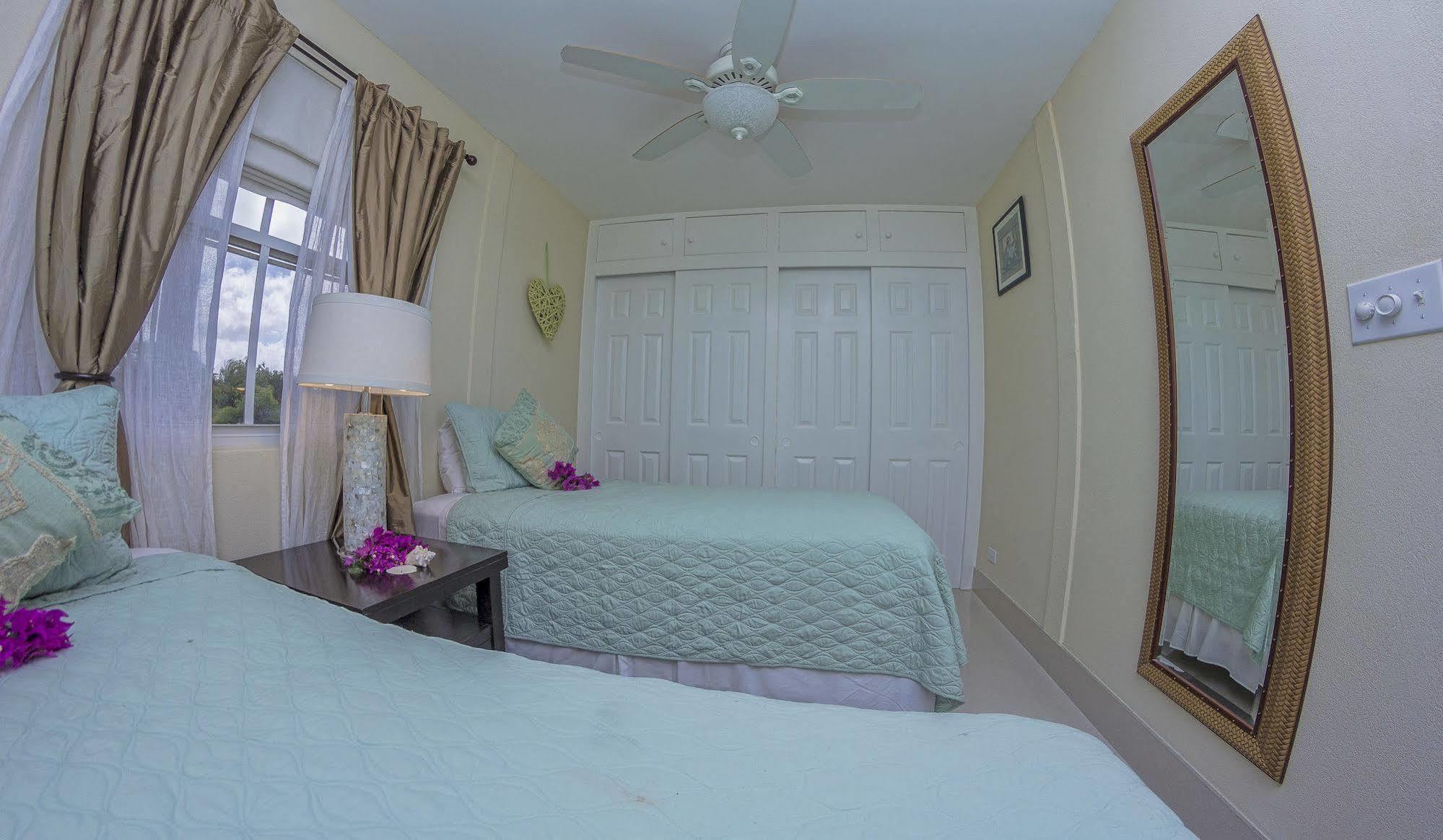 Lantana Barbados Condos Saint James Exterior foto